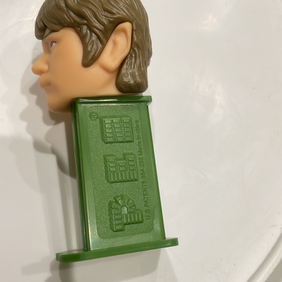 The Lord of the Rings PEZ Collectible - Frodo Baggins (Green & Cream) #2 1117330 - Picture 13 of 17